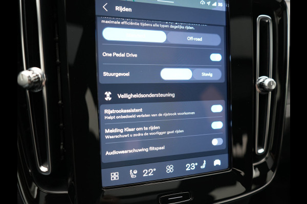 Volvo XC40 Ultimate Recharge Pure 69kWh 231pk Dealer O.H. | Panodak | Warmtepomp | Adaptive Cruise | 360 Camera | Harman / Kardon | Sportstoelen Memory & Verwarmd | Keyless | Blis | Apple Carplay | Google Assistent | DAB |