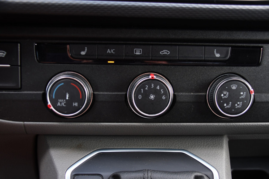 Volkswagen Transporter 2.0 TDI L2H1 28 Bulli Virtual, Camera, Carplay, LED, 150pk, Stoelverwarming, Leder, Automaat, Voorruit verwarming, 2 xStoel, Uniek!