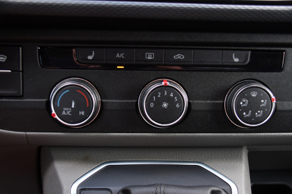 Volkswagen Transporter 2.0 TDI L2H1 28 Bulli Virtual, Camera, Carplay, LED, 150pk, Stoelverwarming, Leder, Automaat, Voorruit verwarming, 2 xStoel, Uniek!