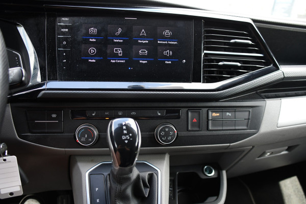 Volkswagen Transporter 2.0 TDI L2H1 28 Bulli Virtual, Camera, Carplay, LED, 150pk, Stoelverwarming, Leder, Automaat, Voorruit verwarming, 2 xStoel, Uniek!