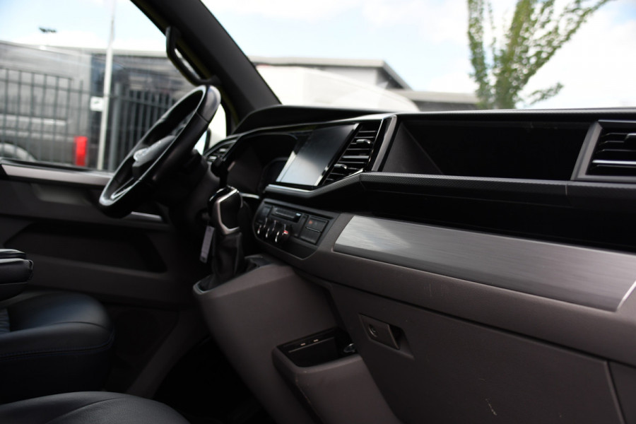 Volkswagen Transporter 2.0 TDI L2H1 28 Bulli Virtual, Camera, Carplay, LED, 150pk, Stoelverwarming, Leder, Automaat, Voorruit verwarming, 2 xStoel, Uniek!