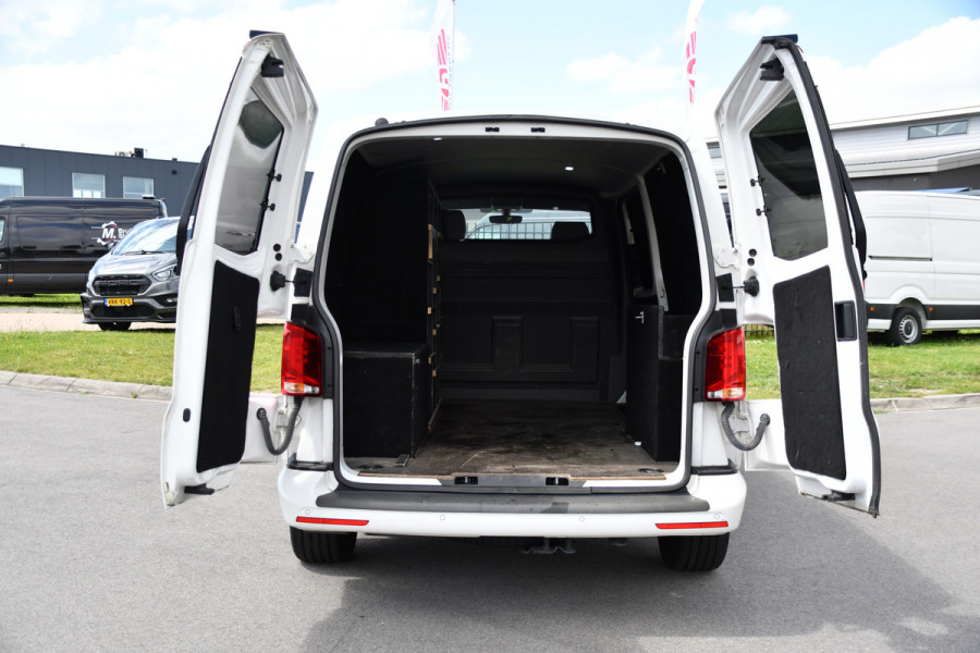 Volkswagen Transporter 2.0 TDI L2H1 28 Bulli Virtual, Camera, Carplay, LED, 150pk, Stoelverwarming, Leder, Automaat, Voorruit verwarming, 2 xStoel, Uniek!