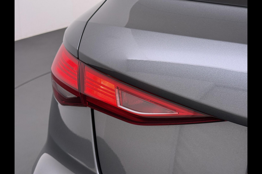 Audi A3 Sportback 45 TFSI e S edition Competition 245 PK PHEV |  S-LINE INTERIEUR & EXTERIEUR | PANORAMADAK | KEYLESS GO & START | BLACK OPTIC PAKKET | STOELVERWARMING | AUDI DEALER ONDERHOUDEN |