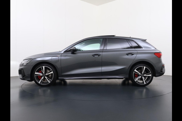 Audi A3 Sportback 45 TFSI e S edition Competition 245 PK PHEV |  S-LINE INTERIEUR & EXTERIEUR | PANORAMADAK | KEYLESS GO & START | BLACK OPTIC PAKKET | STOELVERWARMING | AUDI DEALER ONDERHOUDEN |