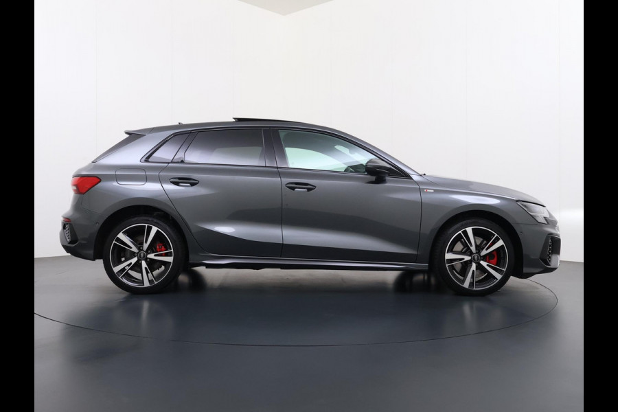 Audi A3 Sportback 45 TFSI e S edition Competition 245 PK PHEV |  S-LINE INTERIEUR & EXTERIEUR | PANORAMADAK | KEYLESS GO & START | BLACK OPTIC PAKKET | STOELVERWARMING | AUDI DEALER ONDERHOUDEN |