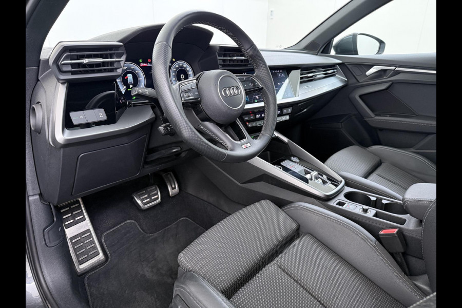 Audi A3 Sportback 45 TFSI e S edition Competition 245 PK PHEV |  S-LINE INTERIEUR & EXTERIEUR | PANORAMADAK | KEYLESS GO & START | BLACK OPTIC PAKKET | STOELVERWARMING | AUDI DEALER ONDERHOUDEN |