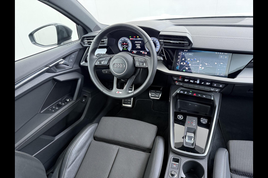 Audi A3 Sportback 45 TFSI e S edition Competition 245 PK PHEV |  S-LINE INTERIEUR & EXTERIEUR | PANORAMADAK | KEYLESS GO & START | BLACK OPTIC PAKKET | STOELVERWARMING | AUDI DEALER ONDERHOUDEN |