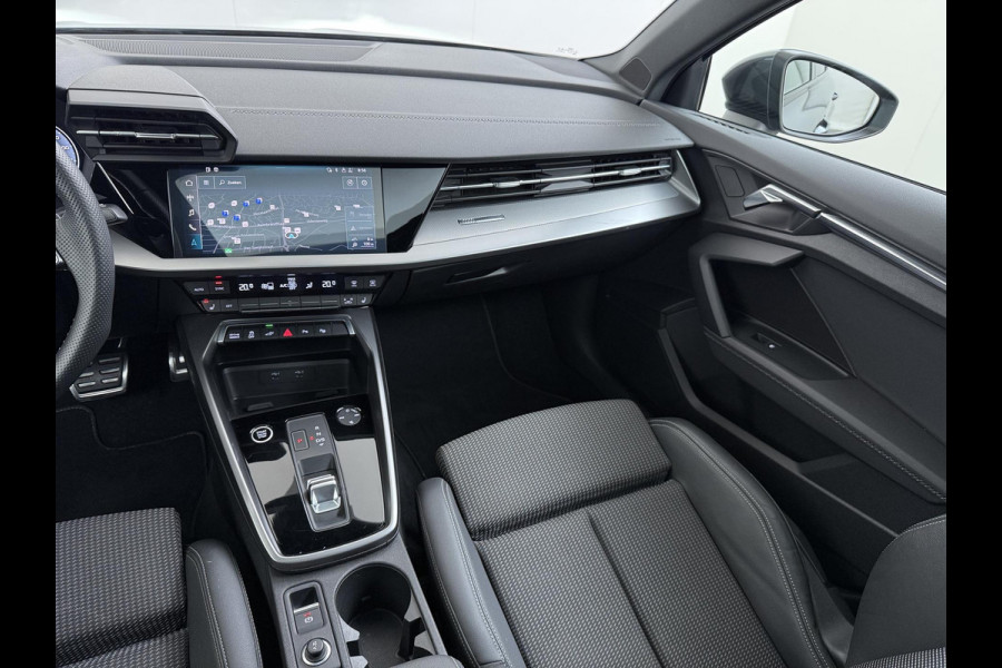 Audi A3 Sportback 45 TFSI e S edition Competition 245 PK PHEV |  S-LINE INTERIEUR & EXTERIEUR | PANORAMADAK | KEYLESS GO & START | BLACK OPTIC PAKKET | STOELVERWARMING | AUDI DEALER ONDERHOUDEN |