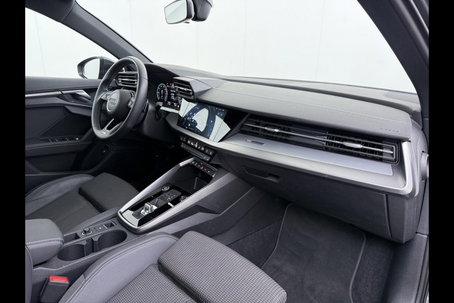 Audi A3 Sportback 45 TFSI e S edition Competition 245 PK PHEV |  S-LINE INTERIEUR & EXTERIEUR | PANORAMADAK | KEYLESS GO & START | BLACK OPTIC PAKKET | STOELVERWARMING | AUDI DEALER ONDERHOUDEN |