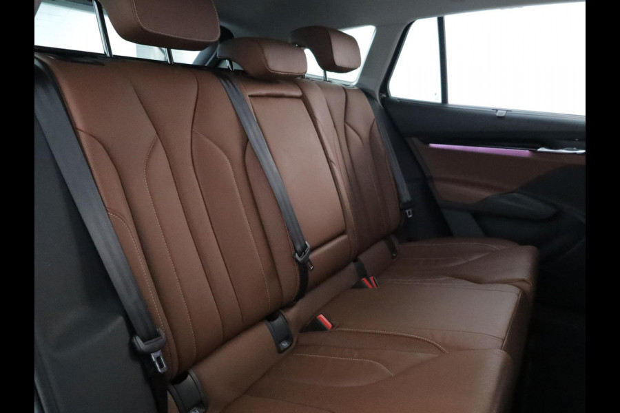 Škoda ENYAQ iV 60 180 pk | SOH 93,53% | Navigatie | Parkeersensoren | Achteruitrijcamera | Lederen bekleding | Matrix LED koplampen | Autom. airco (3 zones) | Stoelverwarming |