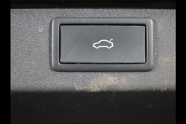 Škoda ENYAQ iV 60 180 pk | SOH 93,53% | Navigatie | Parkeersensoren | Achteruitrijcamera | Lederen bekleding | Matrix LED koplampen | Autom. airco (3 zones) | Stoelverwarming |