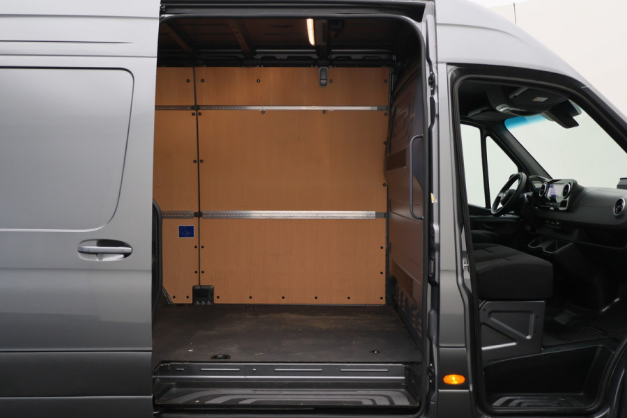 Mercedes-Benz Sprinter 317 CDI Automaat L2H2 Pro 3-Zits, Airco, Cruise, Camera, Navigatie, Bluetooth, PDC, Trekhaak, 18''