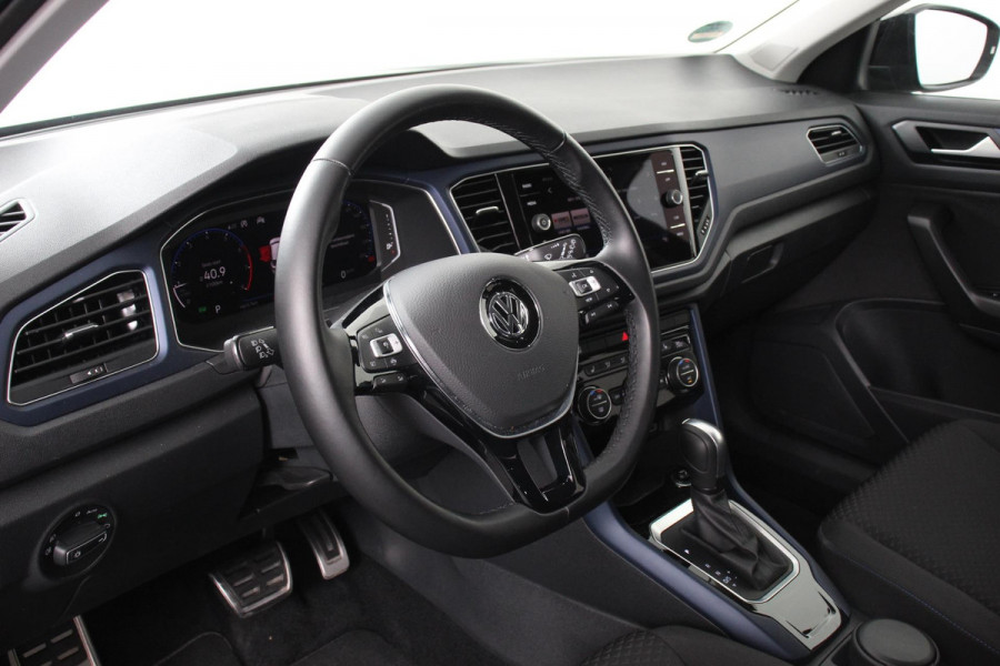Volkswagen T-Roc 1.5 TSI 150pk DSG R-Line United Navigatie Climate Control Digitale Cockpit Full Led DAB Trekhaak Lichtmetalen Velgen 19"