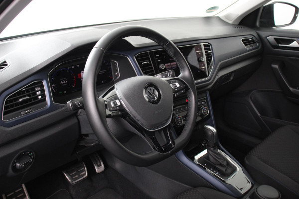 Volkswagen T-Roc 1.5 TSI 150pk DSG R-Line United Navigatie Climate Control Digitale Cockpit Full Led DAB Trekhaak Lichtmetalen Velgen 19"