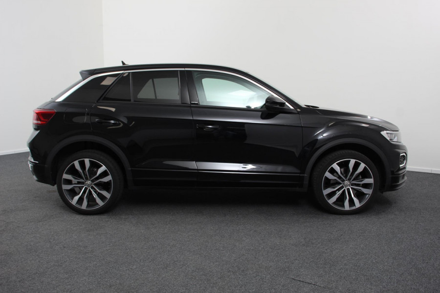 Volkswagen T-Roc 1.5 TSI 150pk DSG R-Line United Navigatie Climate Control Digitale Cockpit Full Led DAB Trekhaak Lichtmetalen Velgen 19"
