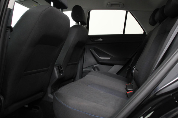 Volkswagen T-Roc 1.5 TSI 150pk DSG R-Line United Navigatie Climate Control Digitale Cockpit Full Led DAB Trekhaak Lichtmetalen Velgen 19"