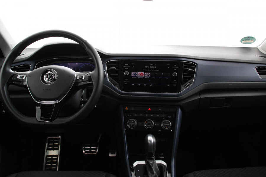 Volkswagen T-Roc 1.5 TSI 150pk DSG R-Line United Navigatie Climate Control Digitale Cockpit Full Led DAB Trekhaak Lichtmetalen Velgen 19"