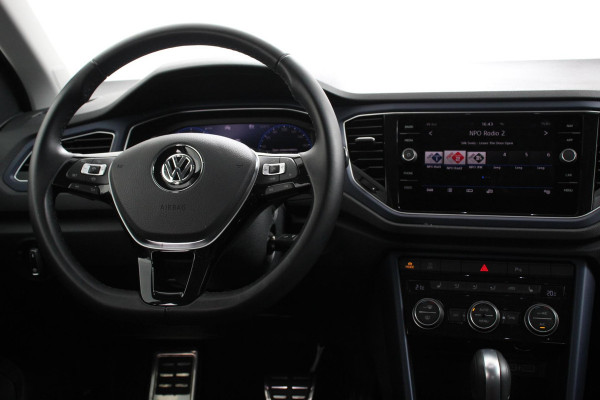 Volkswagen T-Roc 1.5 TSI 150pk DSG R-Line United Navigatie Climate Control Digitale Cockpit Full Led DAB Trekhaak Lichtmetalen Velgen 19"