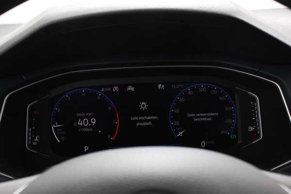 Volkswagen T-Roc 1.5 TSI 150pk DSG R-Line United Navigatie Climate Control Digitale Cockpit Full Led DAB Trekhaak Lichtmetalen Velgen 19"