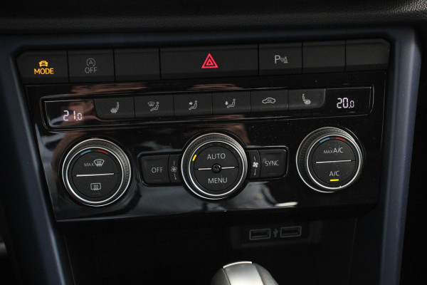 Volkswagen T-Roc 1.5 TSI 150pk DSG R-Line United Navigatie Climate Control Digitale Cockpit Full Led DAB Trekhaak Lichtmetalen Velgen 19"