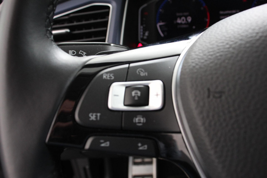 Volkswagen T-Roc 1.5 TSI 150pk DSG R-Line United Navigatie Climate Control Digitale Cockpit Full Led DAB Trekhaak Lichtmetalen Velgen 19"