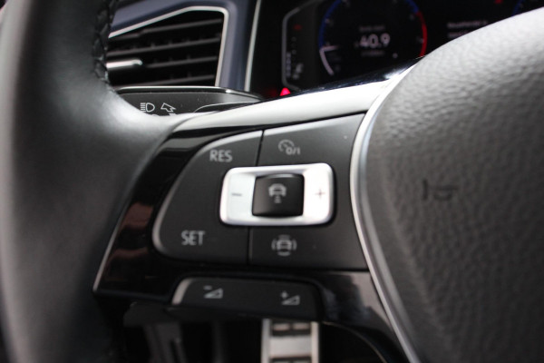Volkswagen T-Roc 1.5 TSI 150pk DSG R-Line United Navigatie Climate Control Digitale Cockpit Full Led DAB Trekhaak Lichtmetalen Velgen 19"