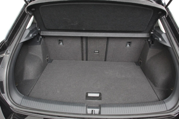 Volkswagen T-Roc 1.5 TSI 150pk DSG R-Line United Navigatie Climate Control Digitale Cockpit Full Led DAB Trekhaak Lichtmetalen Velgen 19"