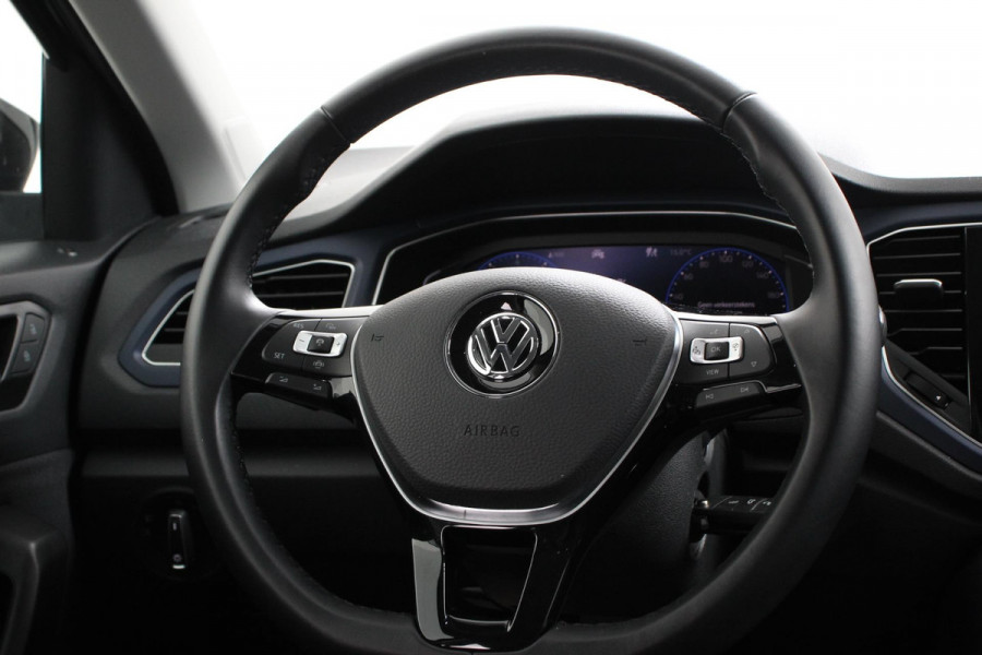 Volkswagen T-Roc 1.5 TSI 150pk DSG R-Line United Navigatie Climate Control Digitale Cockpit Full Led DAB Trekhaak Lichtmetalen Velgen 19"