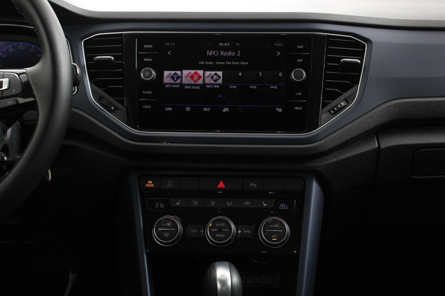 Volkswagen T-Roc 1.5 TSI 150pk DSG R-Line United Navigatie Climate Control Digitale Cockpit Full Led DAB Trekhaak Lichtmetalen Velgen 19"