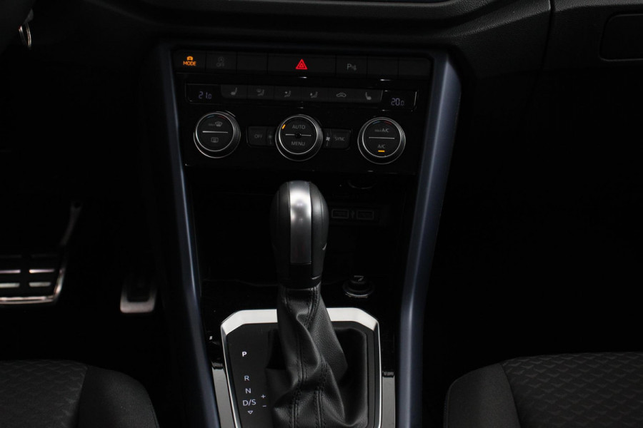 Volkswagen T-Roc 1.5 TSI 150pk DSG R-Line United Navigatie Climate Control Digitale Cockpit Full Led DAB Trekhaak Lichtmetalen Velgen 19"