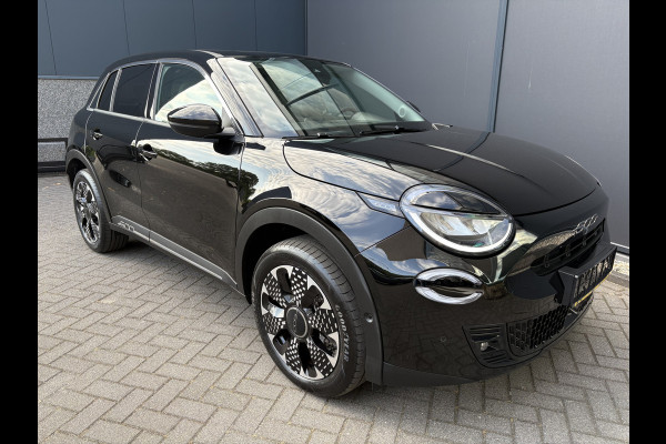 Fiat 600E La prima 54 Kwh Achteruitrijcamera - Apple carplay - Navigatie - Cruise control - Stoelverwarming - Climate control - Parkeersensoren - Lederen bekleding - Bluetooth - Licht metalen velgen 18 inch - Mistlamp - Draadloze telefoonoplader - Stuurwiel multifunctioneel - Radio - Ramen elektrisch - Airco - Voorstoelen met massagefunctie - Start/stop systeem - Dakspoiler - Donker getint glas achter - Le