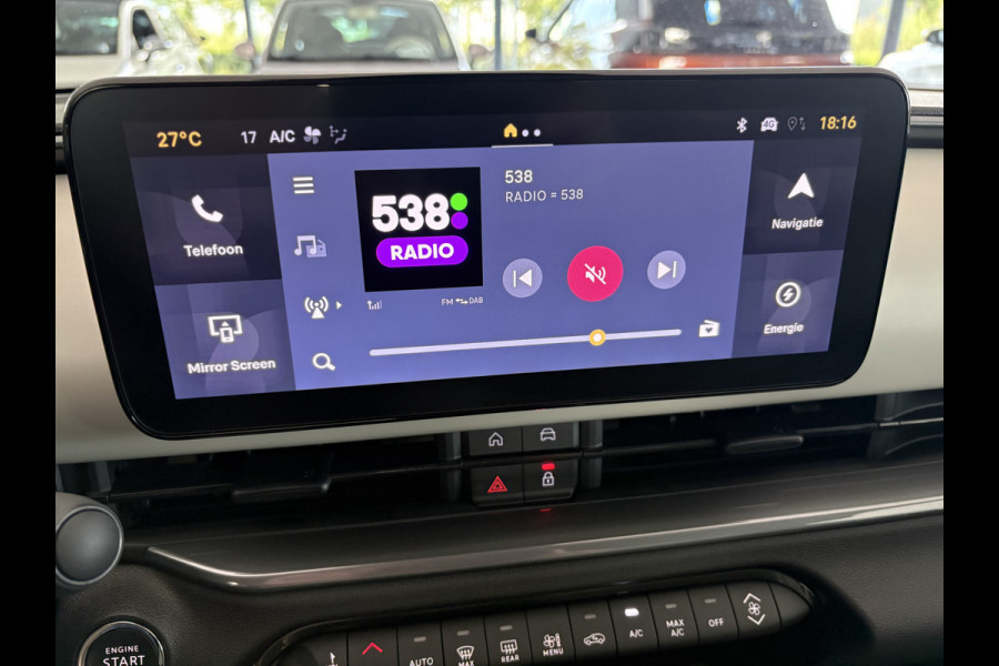 Fiat 600E La prima 54 Kwh Achteruitrijcamera - Apple carplay - Navigatie - Cruise control - Stoelverwarming - Climate control - Parkeersensoren - Lederen bekleding - Bluetooth - Licht metalen velgen 18 inch - Mistlamp - Draadloze telefoonoplader - Stuurwiel multifunctioneel - Radio - Ramen elektrisch - Airco - Voorstoelen met massagefunctie - Start/stop systeem - Dakspoiler - Donker getint glas achter - Le