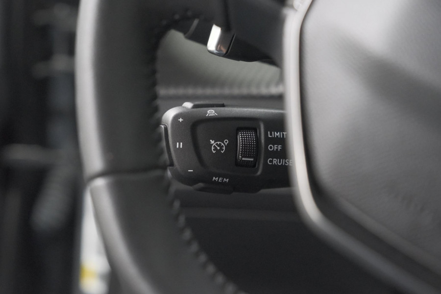 Peugeot 2008 1.2 Hybrid 136 Allure | 360 Camera | Adaptieve Cruise Control | Keyless Entry | Dodehoekdetectie