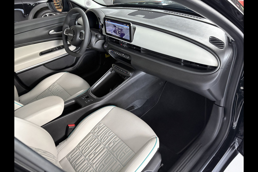 Fiat 600E La prima 54 Kwh Achteruitrijcamera - Apple carplay - Navigatie - Cruise control - Stoelverwarming - Climate control - Parkeersensoren - Lederen bekleding - Bluetooth - Licht metalen velgen 18 inch - Mistlamp - Draadloze telefoonoplader - Stuurwiel multifunctioneel - Radio - Ramen elektrisch - Airco - Voorstoelen met massagefunctie - Start/stop systeem - Dakspoiler - Donker getint glas achter - Le