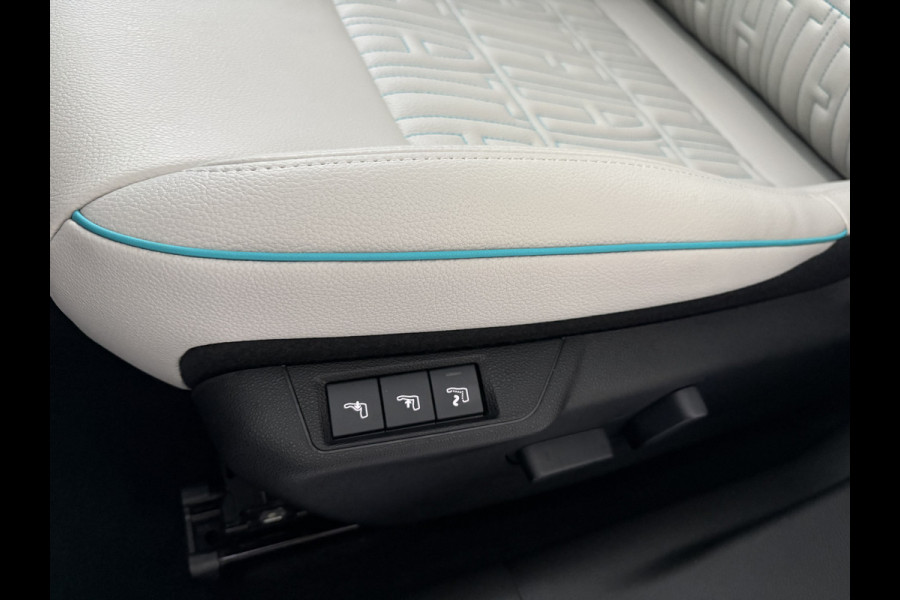 Fiat 600E La prima 54 Kwh Achteruitrijcamera - Apple carplay - Navigatie - Cruise control - Stoelverwarming - Climate control - Parkeersensoren - Lederen bekleding - Bluetooth - Licht metalen velgen 18 inch - Mistlamp - Draadloze telefoonoplader - Stuurwiel multifunctioneel - Radio - Ramen elektrisch - Airco - Voorstoelen met massagefunctie - Start/stop systeem - Dakspoiler - Donker getint glas achter - Le