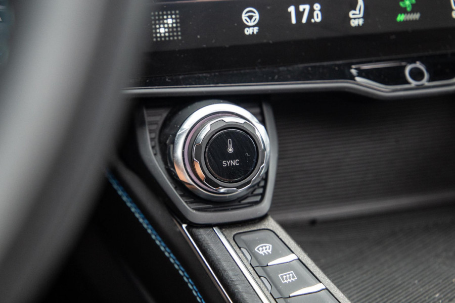 Lynk & Co 01 1.5 BLACK LINE / PANORAMA DAK / 360 CAMERA / CARPLAY / STOELVERWARMING