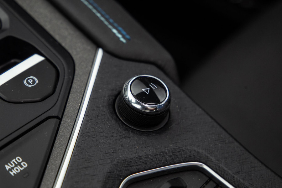 Lynk & Co 01 1.5 BLACK LINE / PANORAMA DAK / 360 CAMERA / CARPLAY / STOELVERWARMING