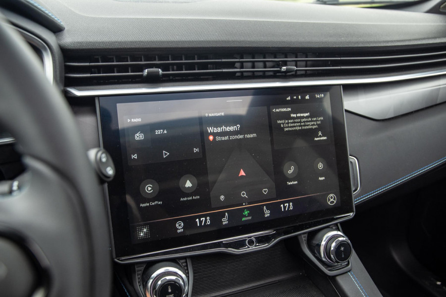 Lynk & Co 01 1.5 BLACK LINE / PANORAMA DAK / 360 CAMERA / CARPLAY / STOELVERWARMING