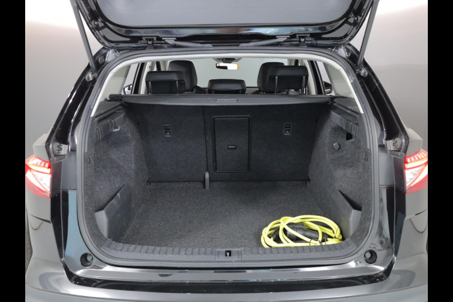 Škoda ENYAQ iV 60 180 pk | SOH 93,02% | Navigatie | Parkeersensoren | Achteruitrijcamera | Matrix LED koplampen | Autom. airco (3 zones) | Keyless |