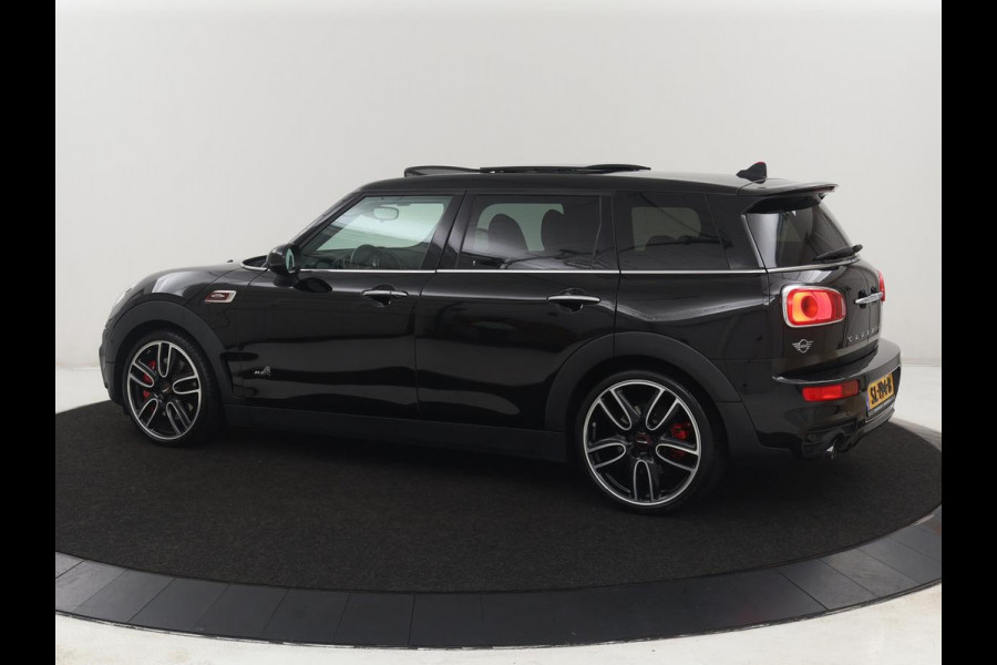 MINI Clubman 2.0 John Cooper Works ALL4 Chili Panoramadak | Head-up | Navigatie | Cruise control | Carplay | Climate control | Achteruitrij camera | Stoelverwarming | DAB radio
