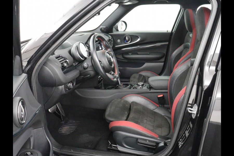 MINI Clubman 2.0 John Cooper Works ALL4 Chili Panoramadak | Head-up | Navigatie | Cruise control | Carplay | Climate control | Achteruitrij camera | Stoelverwarming | DAB radio