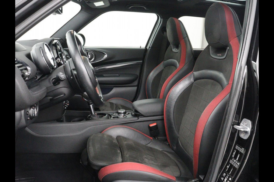 MINI Clubman 2.0 John Cooper Works ALL4 Chili Panoramadak | Head-up | Navigatie | Cruise control | Carplay | Climate control | Achteruitrij camera | Stoelverwarming | DAB radio