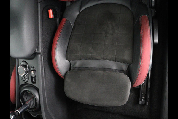 MINI Clubman 2.0 John Cooper Works ALL4 Chili Panoramadak | Head-up | Navigatie | Cruise control | Carplay | Climate control | Achteruitrij camera | Stoelverwarming | DAB radio
