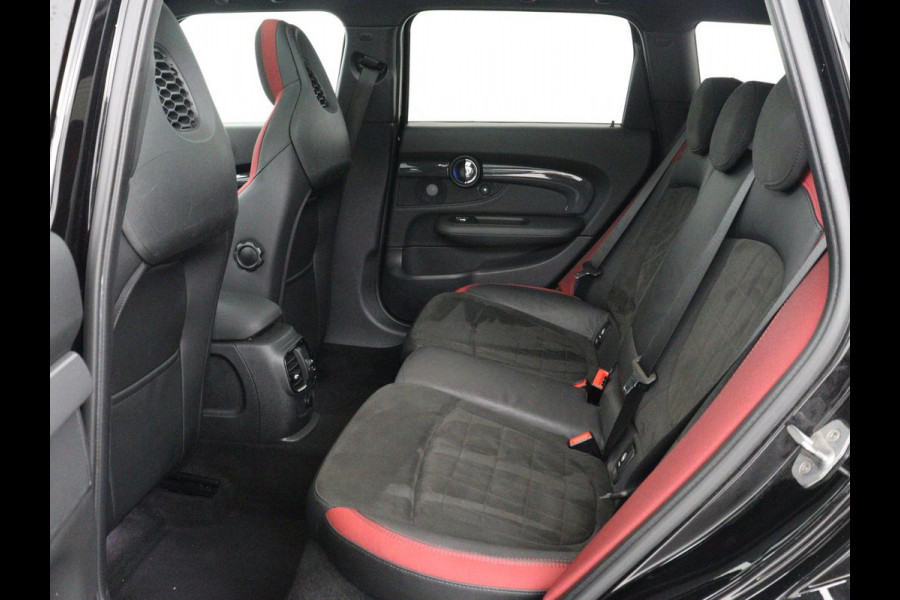 MINI Clubman 2.0 John Cooper Works ALL4 Chili Panoramadak | Head-up | Navigatie | Cruise control | Carplay | Climate control | Achteruitrij camera | Stoelverwarming | DAB radio