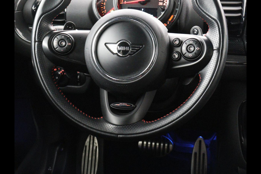 MINI Clubman 2.0 John Cooper Works ALL4 Chili Panoramadak | Head-up | Navigatie | Cruise control | Carplay | Climate control | Achteruitrij camera | Stoelverwarming | DAB radio