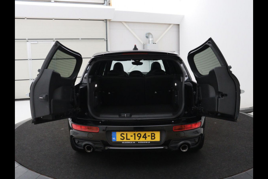 MINI Clubman 2.0 John Cooper Works ALL4 Chili Panoramadak | Head-up | Navigatie | Cruise control | Carplay | Climate control | Achteruitrij camera | Stoelverwarming | DAB radio