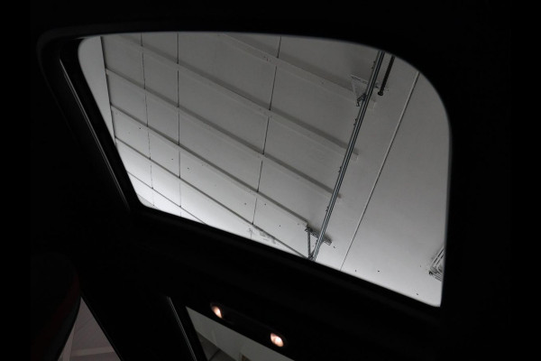 MINI Clubman 2.0 John Cooper Works ALL4 Chili Panoramadak | Head-up | Navigatie | Cruise control | Carplay | Climate control | Achteruitrij camera | Stoelverwarming | DAB radio