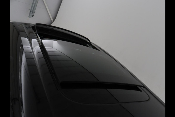 MINI Clubman 2.0 John Cooper Works ALL4 Chili Panoramadak | Head-up | Navigatie | Cruise control | Carplay | Climate control | Achteruitrij camera | Stoelverwarming | DAB radio