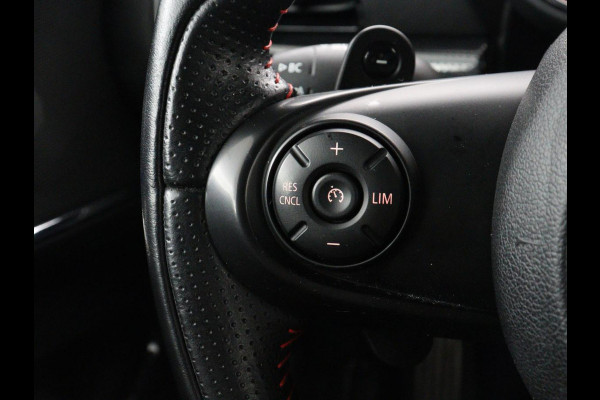 MINI Clubman 2.0 John Cooper Works ALL4 Chili Panoramadak | Head-up | Navigatie | Cruise control | Carplay | Climate control | Achteruitrij camera | Stoelverwarming | DAB radio