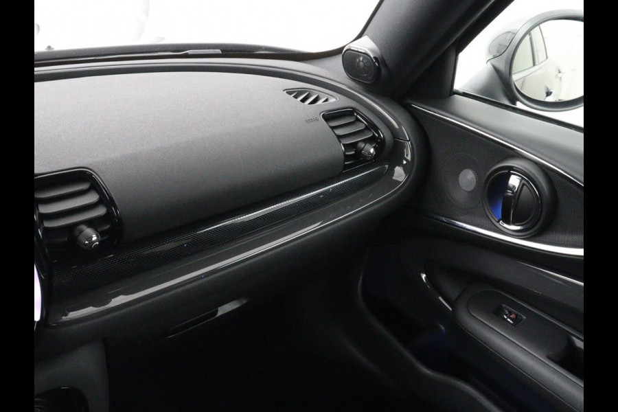 MINI Clubman 2.0 John Cooper Works ALL4 Chili Panoramadak | Head-up | Navigatie | Cruise control | Carplay | Climate control | Achteruitrij camera | Stoelverwarming | DAB radio